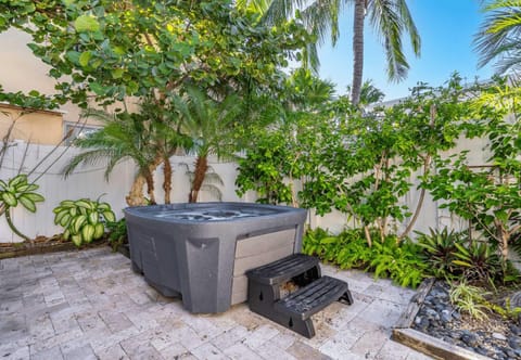 Spring, Day, Garden, Garden, Hot Tub, Evening entertainment, Garden view, pet friendly