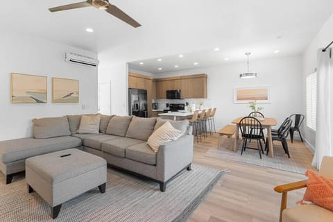 Resort Pool BBQ Hot Tub Pickleball Kitchen House in St George