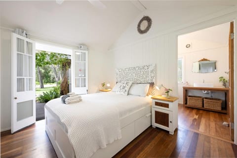 Garden, Garden, Bedroom
