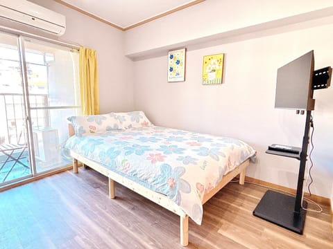 TV and multimedia, Balcony/Terrace, Decorative detail, Bedroom, air conditioner