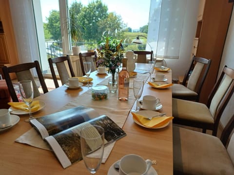 Property building, Banquet/Function facilities, Seating area, Dining area, Food