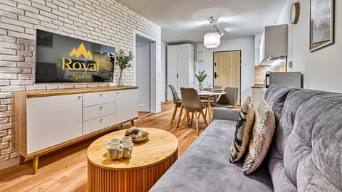 TV and multimedia, Seating area, Dining area