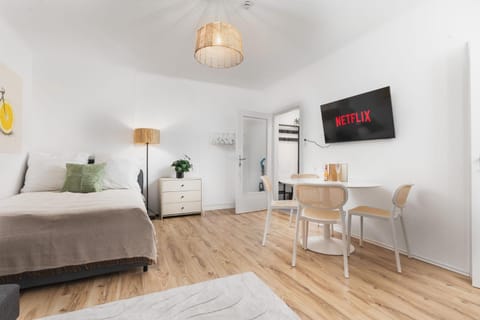 Bed, TV and multimedia, Living room, Seating area, Dining area, Bedroom, wardrobe
