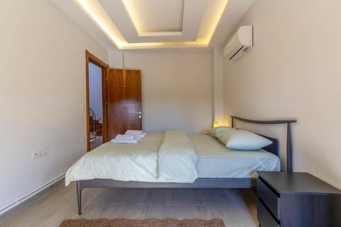 Luxurious Villa with Pool and Great Garden Villa in Izmir