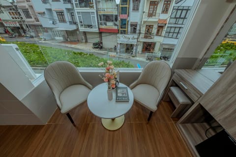 Day, View (from property/room), Balcony/Terrace, Seating area, Bedroom, City view