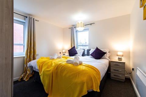 Bed, Bedroom, towels