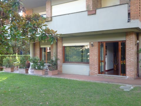 Facade/entrance, Floor plan, Autumn, On site, Sunset