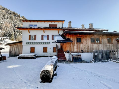 Chalet Vernel Apartment in Canazei