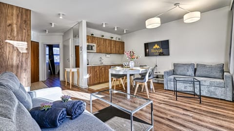 TV and multimedia, Kitchen or kitchenette, Seating area, Dining area