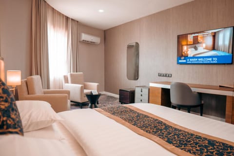Communal lounge/ TV room