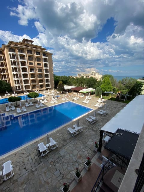 Sea view, Swimming pool, sunbed