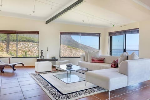 Villa Sol Camps Bay - Family Villa with 360 views Villa in Cape Town