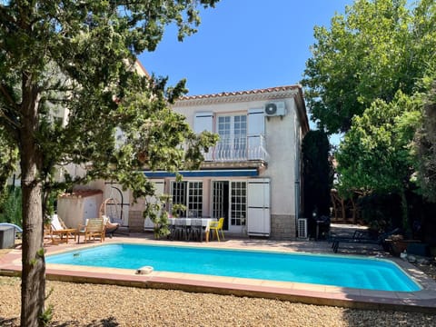Property building, Balcony/Terrace, Swimming pool