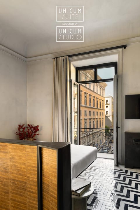Bed, TV and multimedia, View (from property/room), Balcony/Terrace, Photo of the whole room, City view
