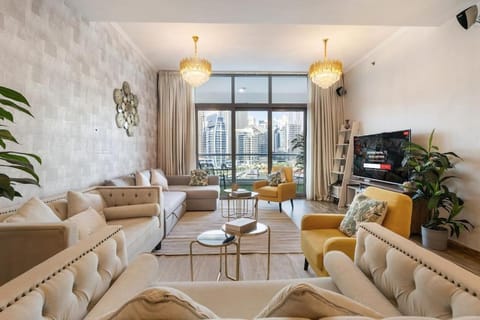 Communal lounge/ TV room, TV and multimedia, Living room, Seating area, Evening entertainment