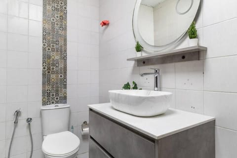 Royal King Size Stay 2BR With Marina View Apartment in Dubai