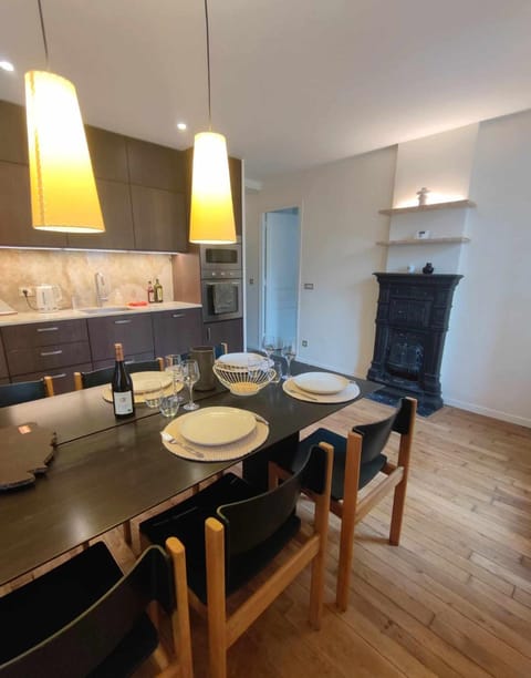 Kitchen or kitchenette, Kitchen or kitchenette, Seating area, Dining area, stove