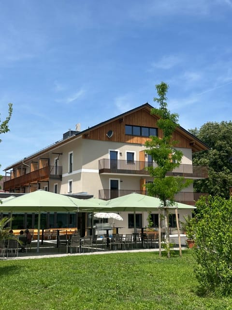 Property building, Restaurant/places to eat, Breakfast