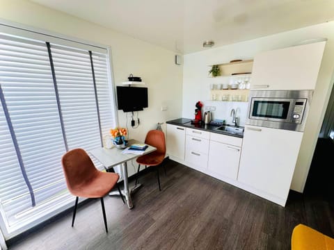 '' Mustique'' Cozy & Romantic Houseboat in Maastricht House in Maastricht