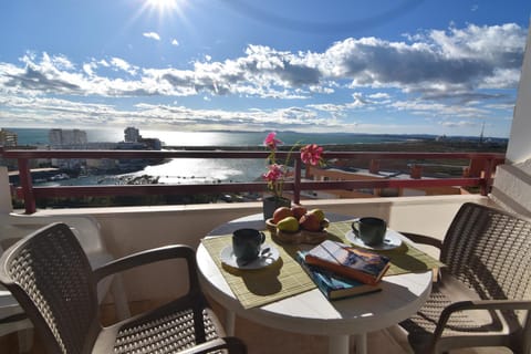 View (from property/room), Dining area, Sea view