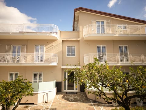 Property building, Facade/entrance