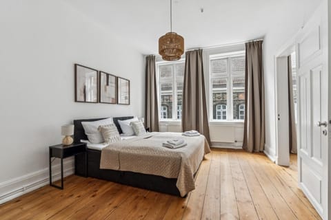 Nearby landmark, Bed, Bedroom, Landmark view, Landmark view, cot, towels, towels