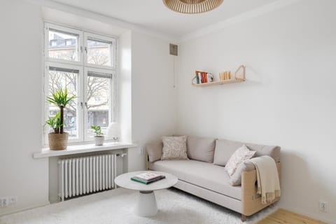 Living room, internet