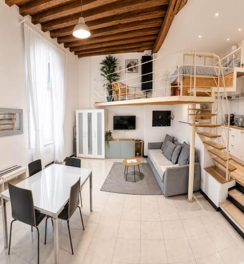 Living room, Photo of the whole room, Seating area, Dining area