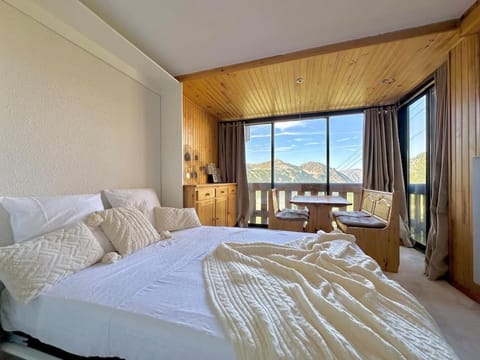 4 Seasons for 8 persons with Sauna and Local Ski Apartment in Isola