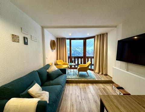 4 Seasons for 8 persons with Sauna and Local Ski Apartment in Isola