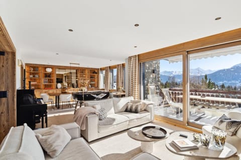 Natural landscape, Living room, Mountain view