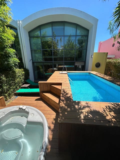 Hot Tub, Swimming pool