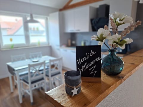 Coffee/tea facilities, Balcony/Terrace, Kitchen or kitchenette, Dining area, Food, Shopping Area, dishwasher, oven, pet friendly, stove, toaster