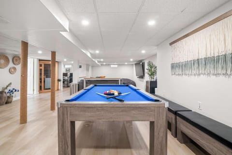 Game Room Private Yard w Fire Pit House in Orleans