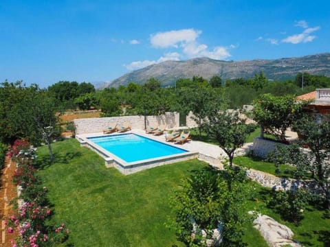 House with a Spacious Garden and Swimming Pool Villa in Dubrovnik-Neretva County