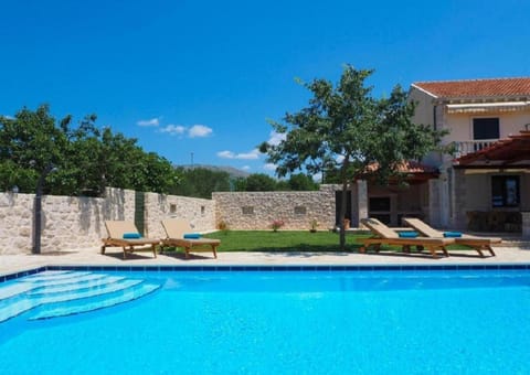House with a Spacious Garden and Swimming Pool Villa in Dubrovnik-Neretva County