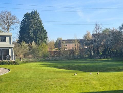 L'Ecrin des Sentiers House in Wallonia, Belgium