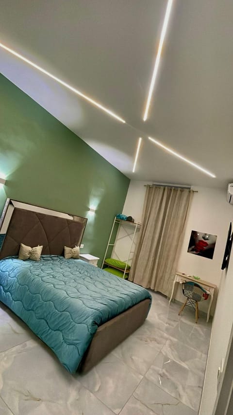 Photo of the whole room, Bedroom