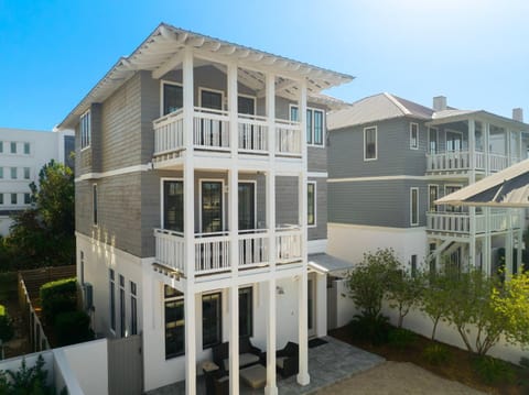 Southern Seaside Cottage and Carriage House House in Inlet Beach