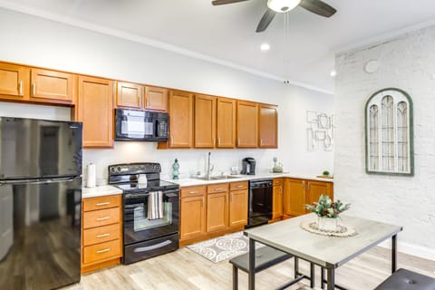 3 Mi to Dtwn Covington Getaway with Backyard House in Covington