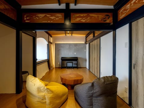 Living room, Internal: Not applicable to any particular room