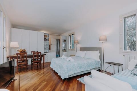 Bed, Photo of the whole room, Dining area, Bedroom, towels, wardrobe