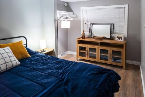 Family-Owned 3 Bedroom with all Amenities including Coffee Machine, Parking, Fast WiFi House in Hillsdale