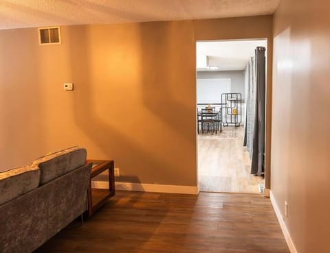 Family-Owned 3 Bedroom with all Amenities including Coffee Machine, Parking, Fast WiFi House in Hillsdale