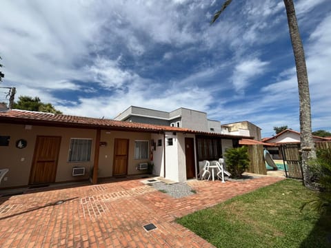 Property building, Day, Garden, Swimming pool, Inner courtyard view, Parking