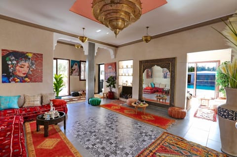 Living room, Seating area