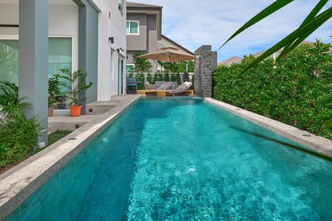 Garden, Pool view, Swimming pool, sunbed