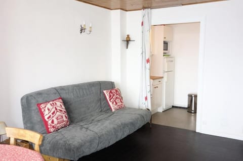 Bed, Living room, furniture