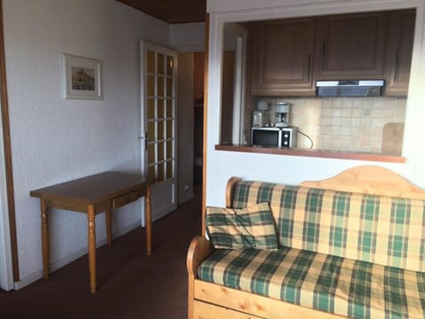 Bed, Living room, Bedroom