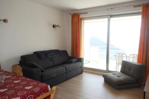 Bed, Living room